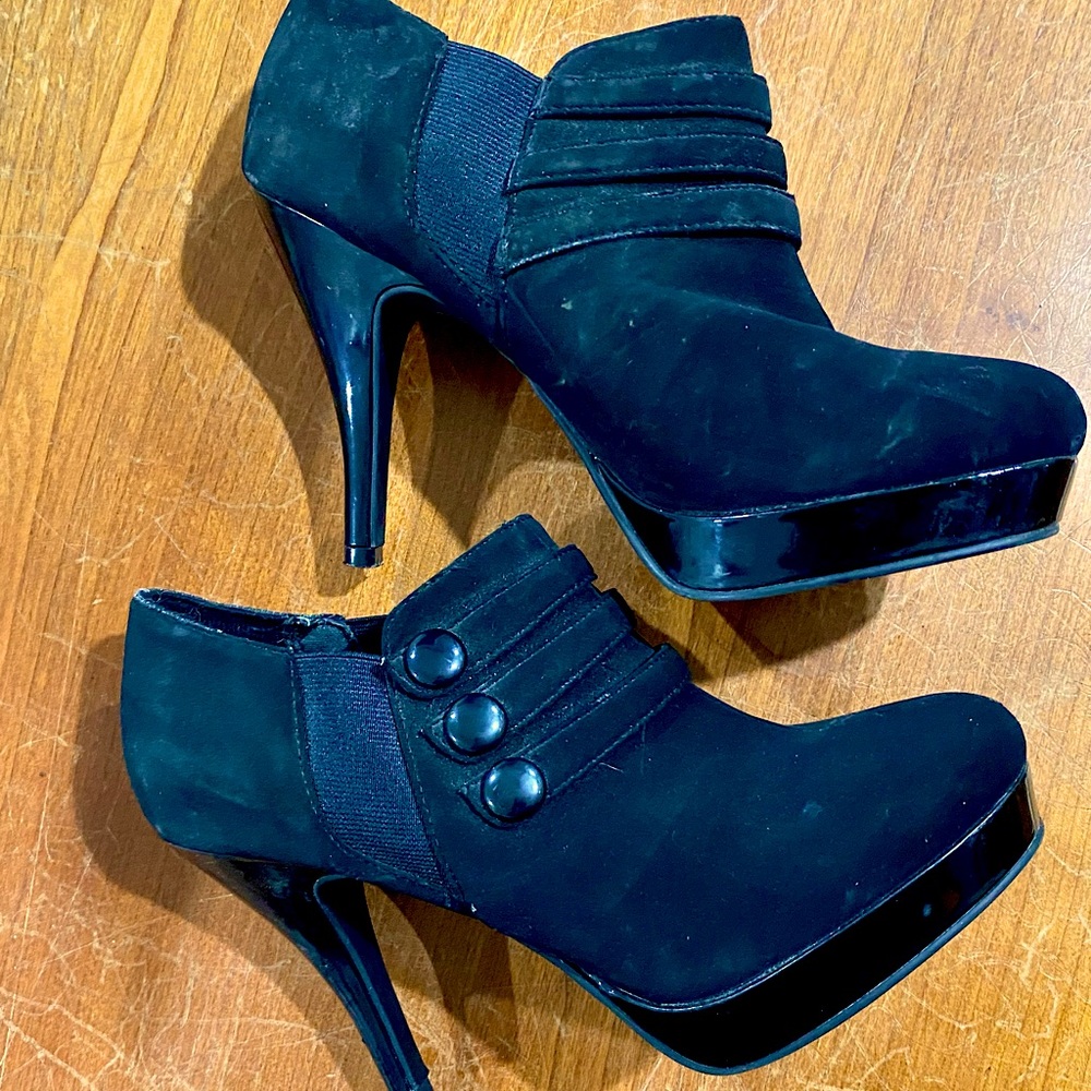 Unlisted heels
